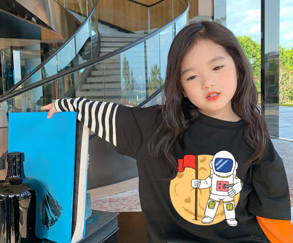 Pikkade varrukatega lastepluus tüdrukule