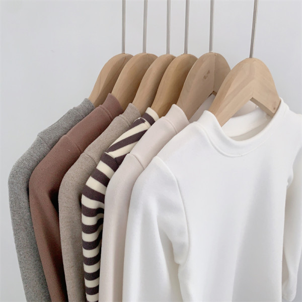 Ovaalse kaelusega ja pikkade varrukatega vabaaja lastepluus