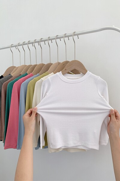 Μονόχρωμη παιδική μπλούζα με στρογγυλή λαιμόκοψη