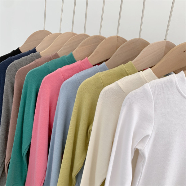 Μονόχρωμη παιδική μπλούζα με στρογγυλή λαιμόκοψη