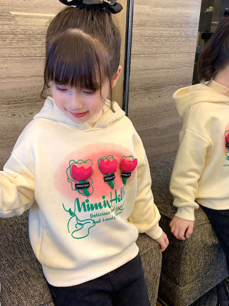 Igapäevane kapuutsiga lastepluus - valge ja roosa värv