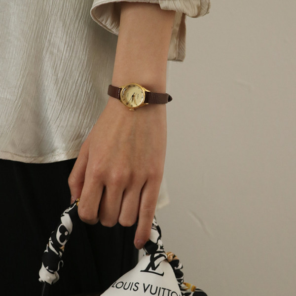 Ceas de dama cu curea din piele