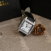 Dekoratiivkividega naiste käekell - musta ja punast värvi