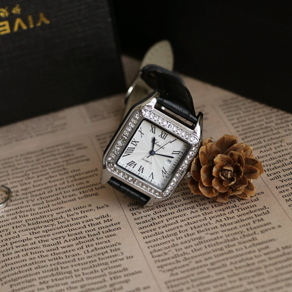 Dekoratiivkividega naiste käekell - musta ja punast värvi