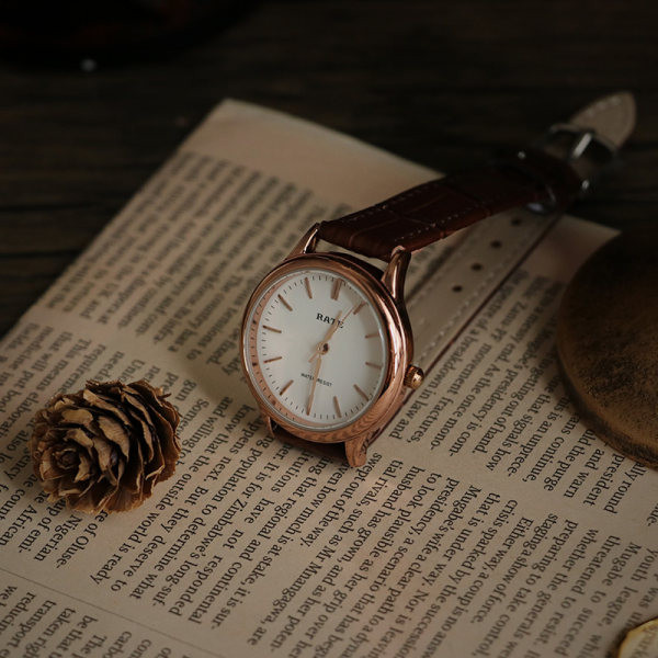 Ženski sat - okruglog oblika