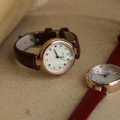 Kahes värvitoonis ümara kujuga naiste käekell