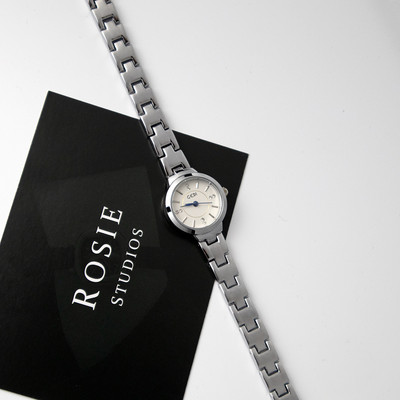 Ceas de dama - de culoare argintie