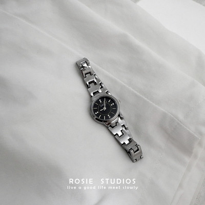 Ceas de dama - de culoare argintie