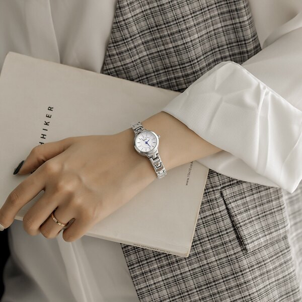 Ceas de dama - de culoare argintie