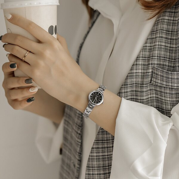 Ceas de dama - de culoare argintie