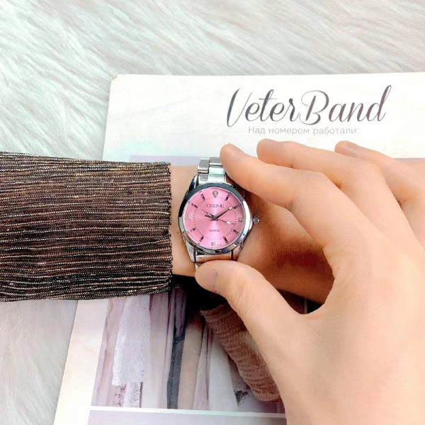 Hõbedast värvi naiste käekell