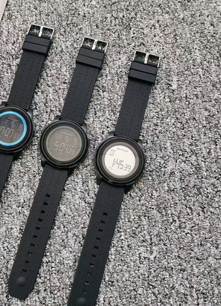 Naiste elektrooniline käekell musta värvi