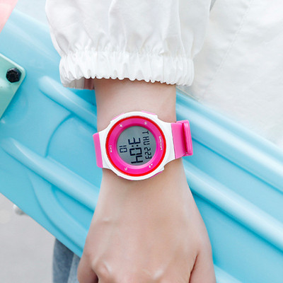 Ümmarguse kujuga veekindel käekell