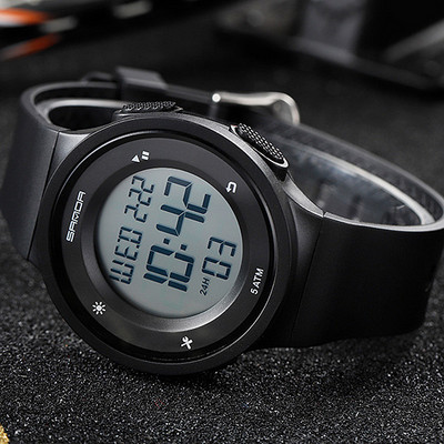 Ümmarguse kujuga veekindel käekell