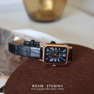 Μοντέρνο τετράγωνο γυναικείο ρολόι από οικολογικό δέρμα