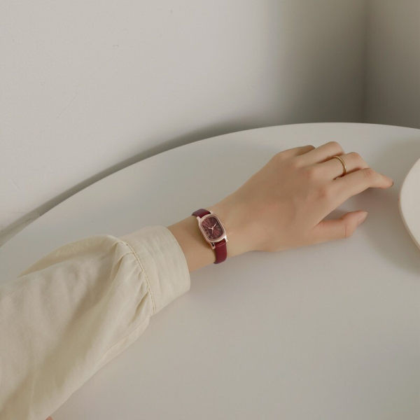 Ceas de dama cu curea din piele - in trei culori