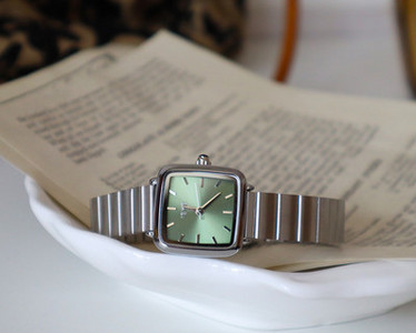 Γυναικείο ρολόι με τετράγωνο σχήμα