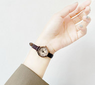 Γυναικείο ρολόι με λουράκι από οικολογικό δέρμα - στρογγυλό σχήμα