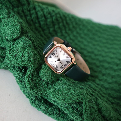 Letisztult modell női négyszögletes karóra öko bőrből