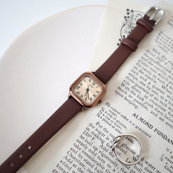 Letisztult modell női négyszögletes karóra öko bőrből