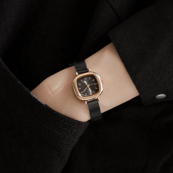 Elegantne naiste käekell – ruudu kujuga