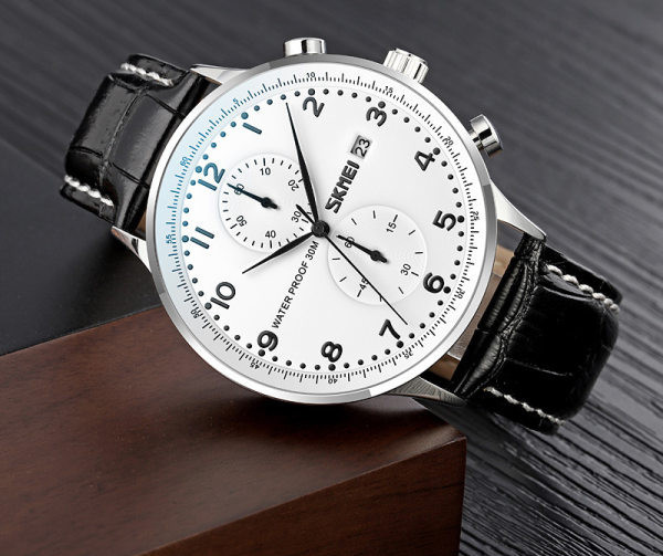 Naiste käekell - nahkrihmaga