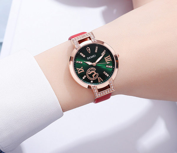 Ceas de dama actual - cu pietre