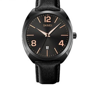 Praegune naiste käekell - musta värvi