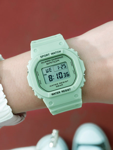 Ühevärviline silikoonrihmaga naiste elektrooniline käekell