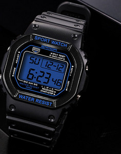 Ženski elektronički sat - s gumenim remenom