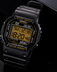 Ženski elektronički sat - s gumenim remenom