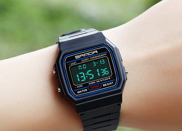 Ženski elektronički sat - s gumenim remenom