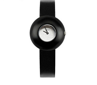 Moderan ženski sat različitih oblika