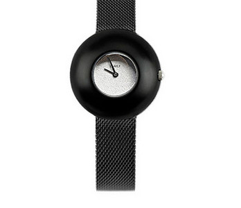 Moderan ženski sat različitih oblika