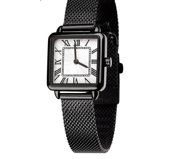 Moderan ženski sat različitih oblika