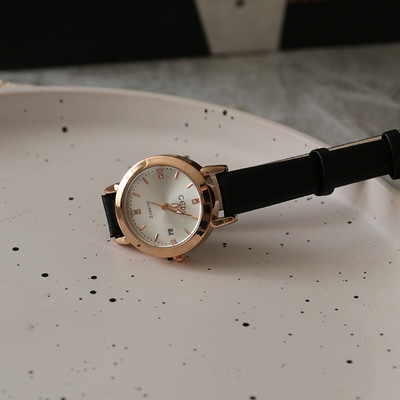 Ceas cu forma rotunda si curea din piele ecologica