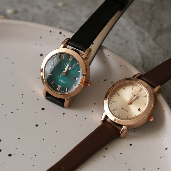 Ceas cu forma rotunda si curea din piele ecologica