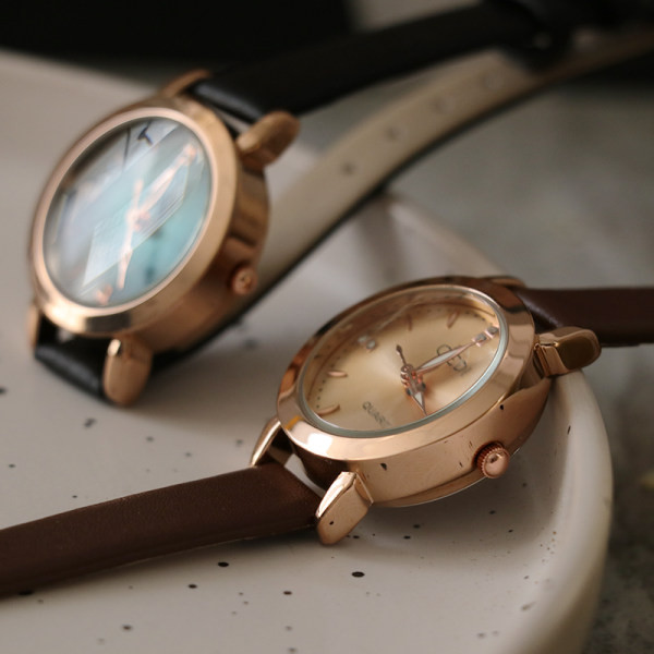 Ceas cu forma rotunda si curea din piele ecologica