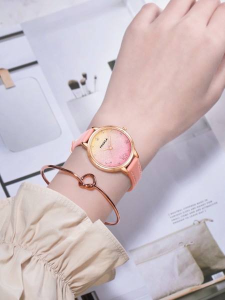 Ümara kujuga naiste käekell - erinevates värvides