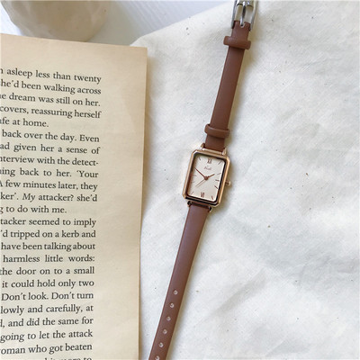 Ženski sat sa remenom od eko kože - u raznim bojama