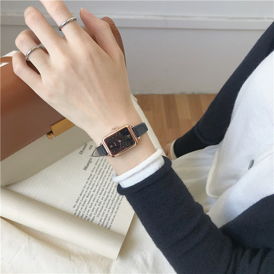 Ženski sat sa remenom od eko kože - u raznim bojama