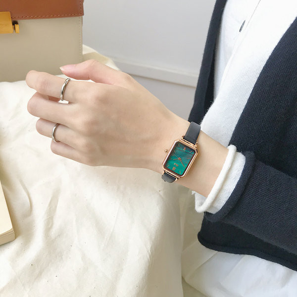 Ženski sat sa remenom od eko kože - u raznim bojama