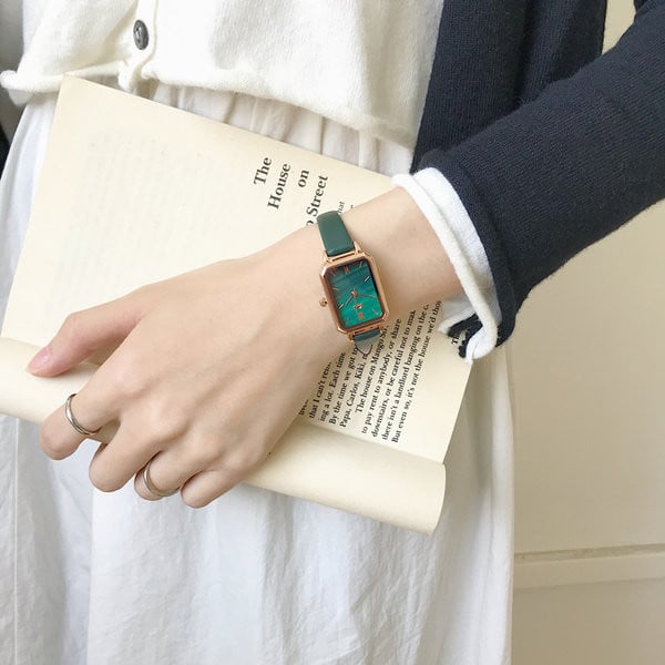 Ženski sat sa remenom od eko kože - u raznim bojama