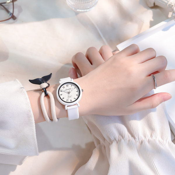 Naiste silikoonist ümmargune käekell