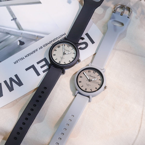 Naiste silikoonist ümmargune käekell