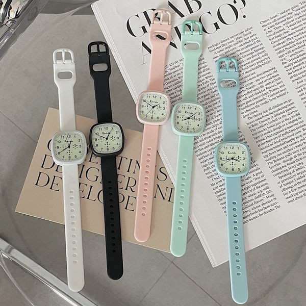 Ceas de damă din silicon în diferite culori