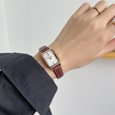 Moodne naiste käekell – erinevates värvides