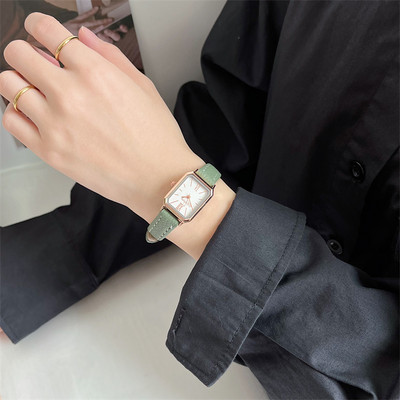 Moodne naiste käekell – erinevates värvides