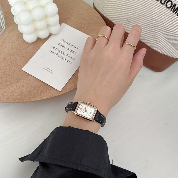 Moodne naiste käekell – erinevates värvides