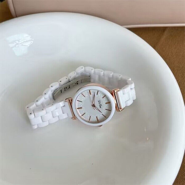 Γυναικείο ρολόι σε λευκό χρώμα